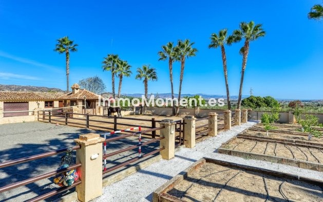 Wiederverkauf - Landhaus -   Inländisch - Alhaurín de la Torre