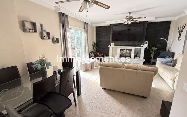 Wiederverkauf - Villa -   Inländisch - Alhaurín de la Torre