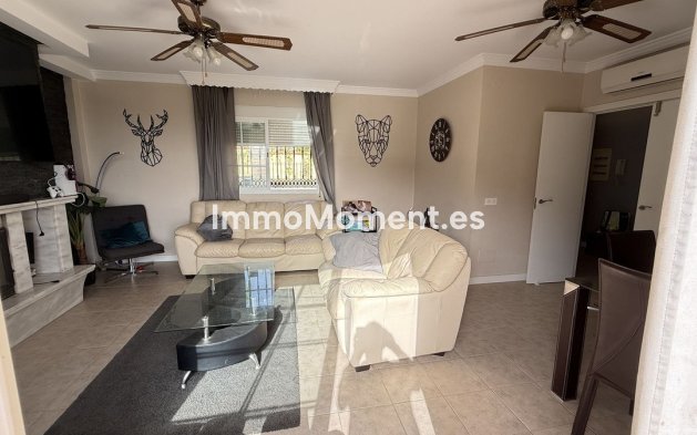 Wiederverkauf - Villa -   Inländisch - Alhaurín de la Torre