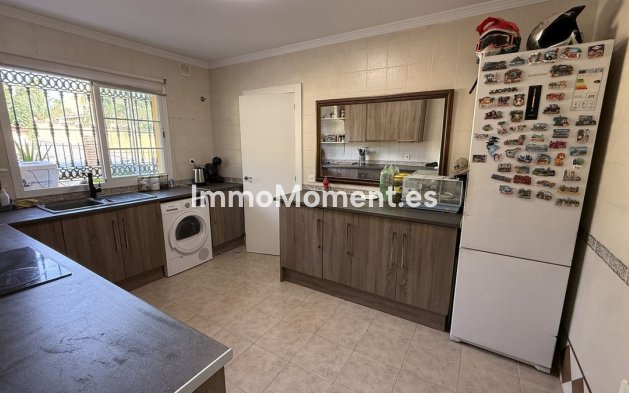 Wiederverkauf - Villa -   Inländisch - Alhaurín de la Torre