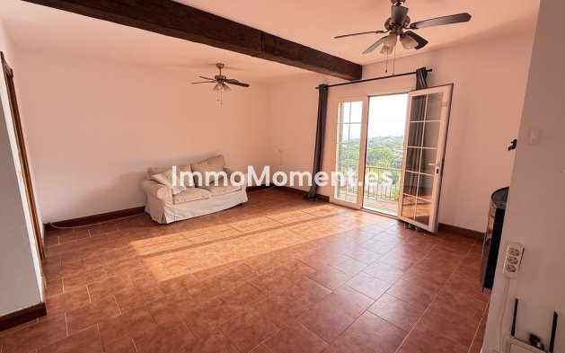 Wiederverkauf - Villa -   Inländisch - Alhaurín de la Torre