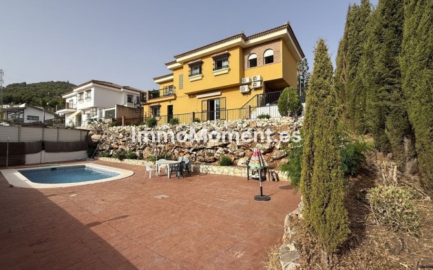 Wiederverkauf - Villa -   Inländisch - Alhaurín de la Torre