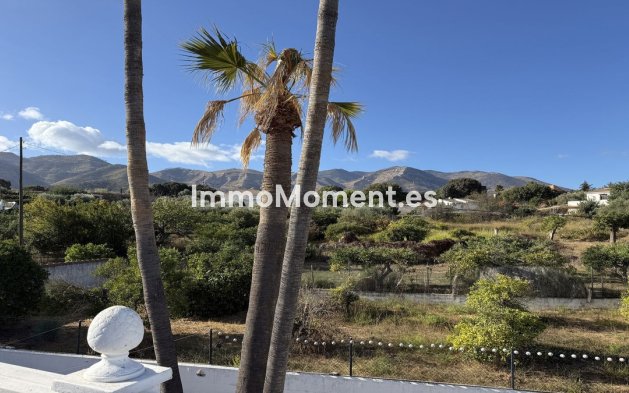 Wiederverkauf - Landhaus -   Inländisch - Alhaurín de la Torre