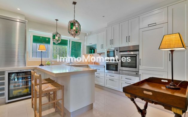 Resale - Villa - El Paraiso - New Golden Mile
