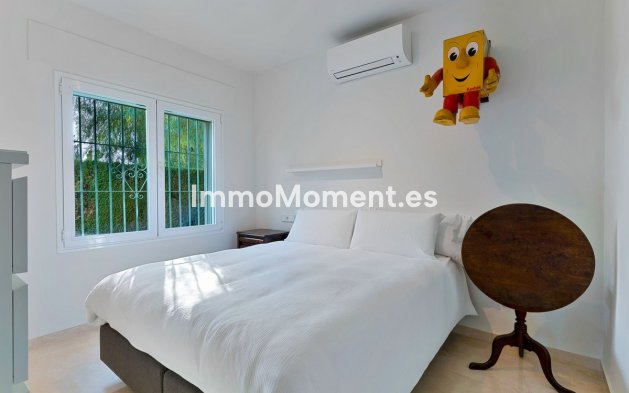 Resale - Villa - El Paraiso - New Golden Mile