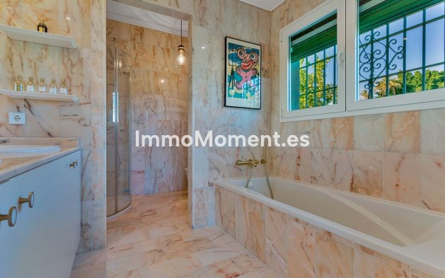 Resale - Villa - El Paraiso - New Golden Mile