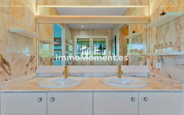 Resale - Villa - El Paraiso - New Golden Mile