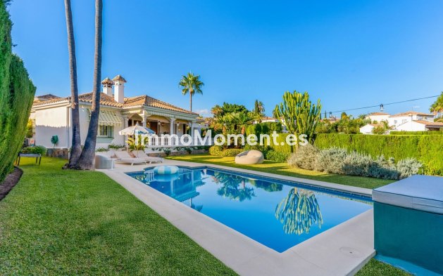 Resale - Villa - El Paraiso - New Golden Mile