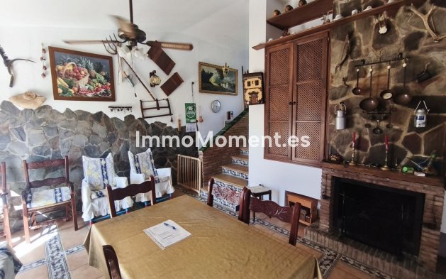 Wiederverkauf - Landhaus -   Inländisch - Monda