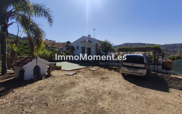 Wiederverkauf - Landhaus -   Inländisch - Monda