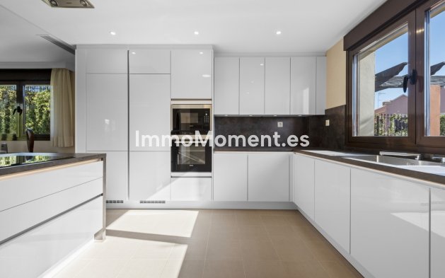 Resale - Villa - Estepona - Estepona Centro