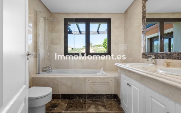 Resale - Villa - Estepona - Estepona Centro