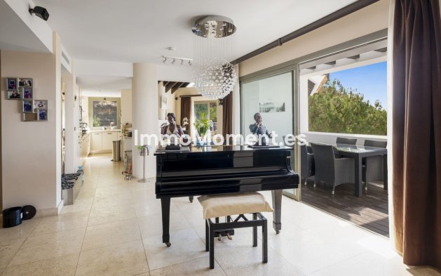 Resale - Apartment - Benahavís - Benahavís Centro