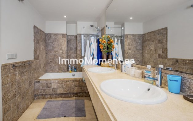 Resale - Apartment - Benahavís - Benahavís Centro