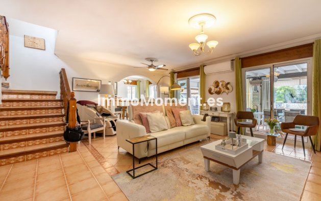 Resale - Villa - Inland  - Coín