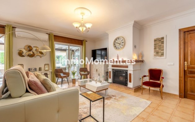 Resale - Villa - Inland  - Coín