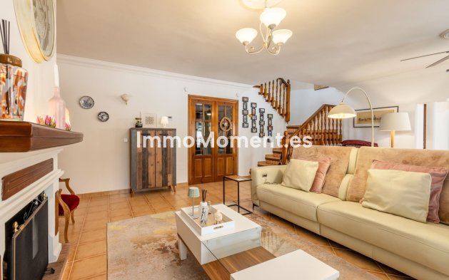 Resale - Villa - Inland  - Coín