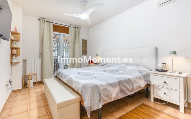 Resale - Villa - Inland  - Coín