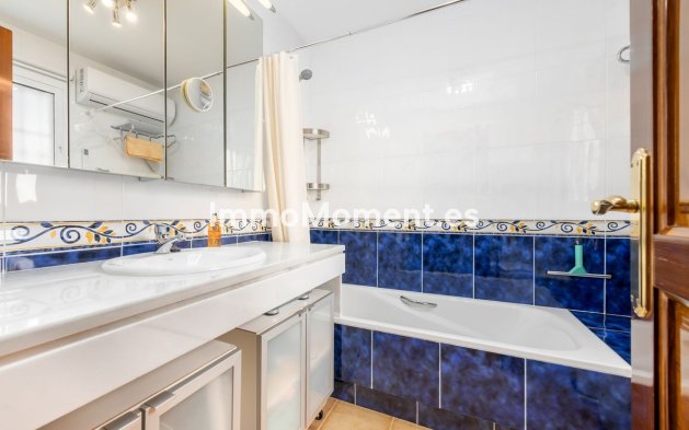 Resale - Villa - Inland  - Coín