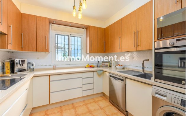 Resale - Villa - Inland  - Coín