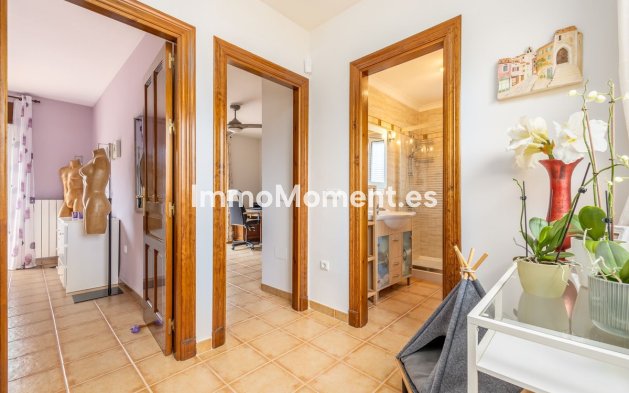 Resale - Villa - Inland  - Coín