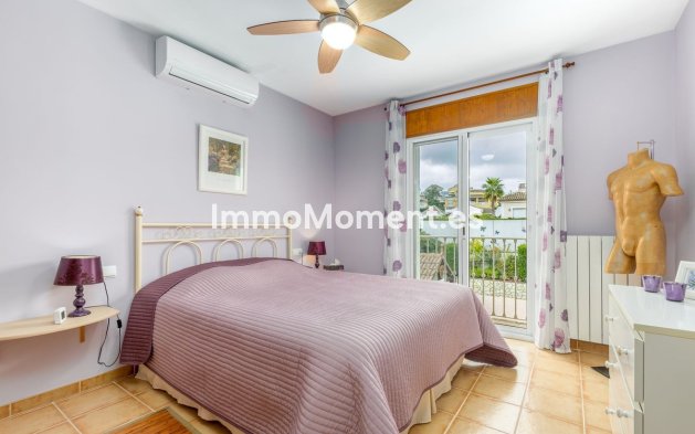 Resale - Villa - Inland  - Coín