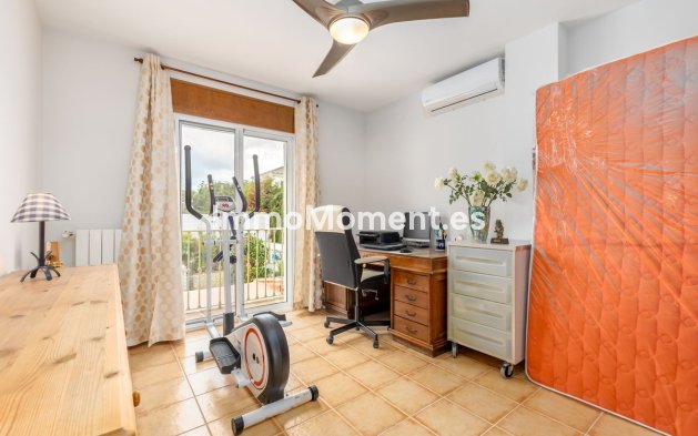 Resale - Villa - Inland  - Coín