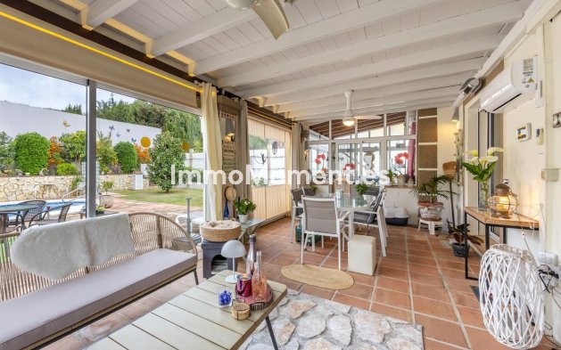 Resale - Villa - Inland  - Coín