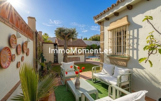 Resale - Villa - Inland  - Coín