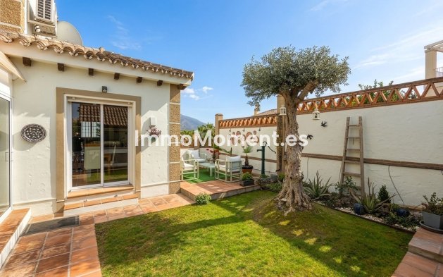 Resale - Villa - Inland  - Coín