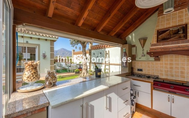 Resale - Villa - Inland  - Coín