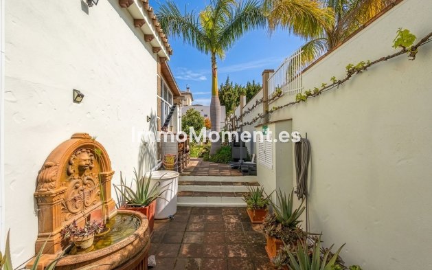 Resale - Villa - Inland  - Coín