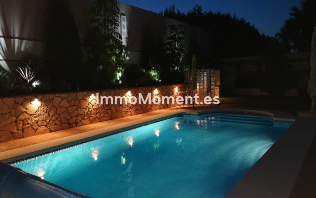 Resale - Villa - Inland  - Coín