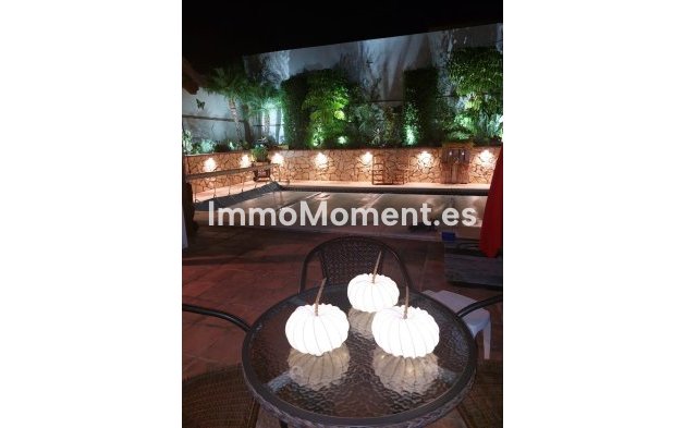 Resale - Villa - Inland  - Coín