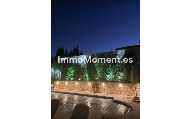 Resale - Villa - Inland  - Coín