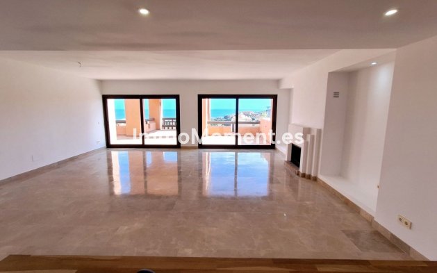 Resale - Apartment - Manilva - La Duquesa