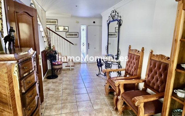 Wiederverkauf - Villa -   Inländisch - Alhaurín de la Torre