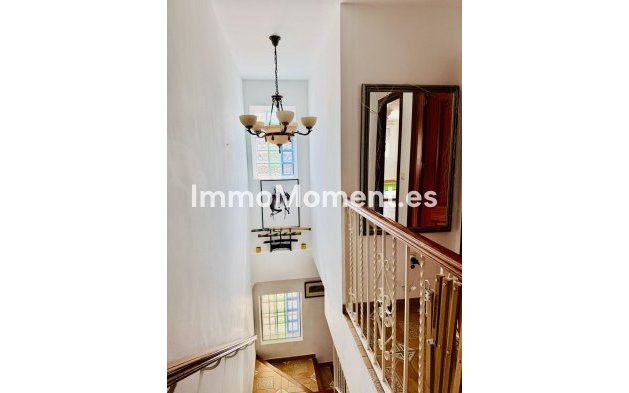 Wiederverkauf - Villa -   Inländisch - Alhaurín de la Torre