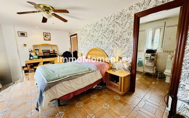 Wiederverkauf - Villa -   Inländisch - Alhaurín de la Torre