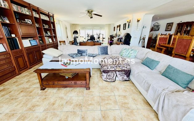 Wiederverkauf - Villa -   Inländisch - Alhaurín de la Torre