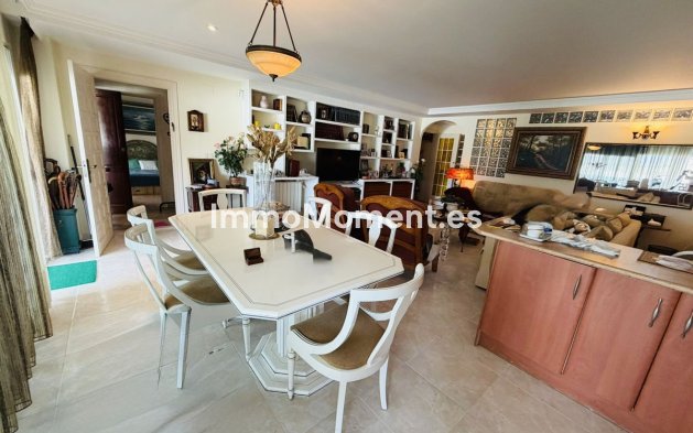 Wiederverkauf - Villa -   Inländisch - Alhaurín de la Torre