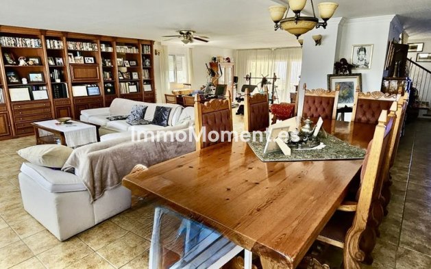 Wiederverkauf - Villa -   Inländisch - Alhaurín de la Torre