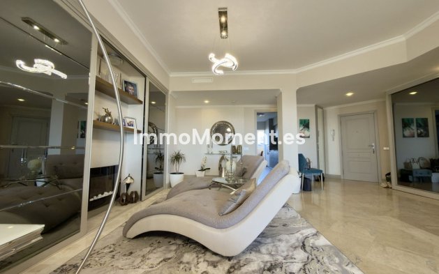 Resale - Apartment - Marbella - Elviria