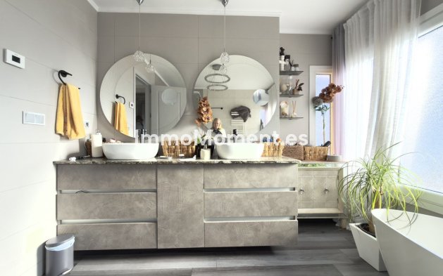 Resale - Apartment - Marbella - Elviria