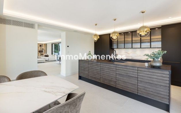 Wiederverkauf - Villa - Marbella - Nueva Andalucía