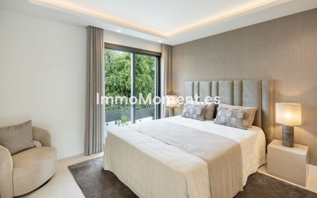 Wiederverkauf - Villa - Marbella - Nueva Andalucía