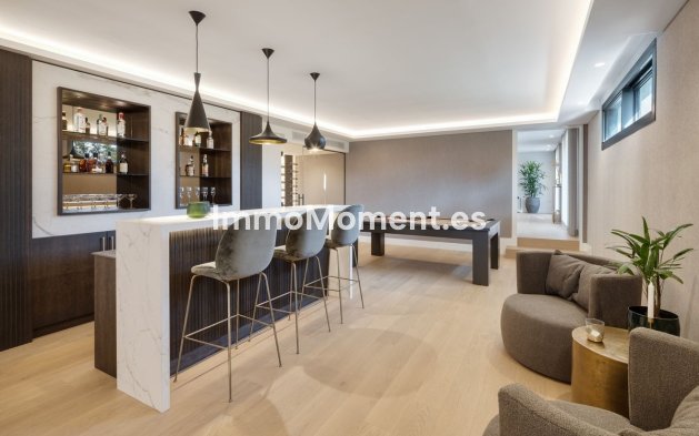 Wiederverkauf - Villa - Marbella - Nueva Andalucía