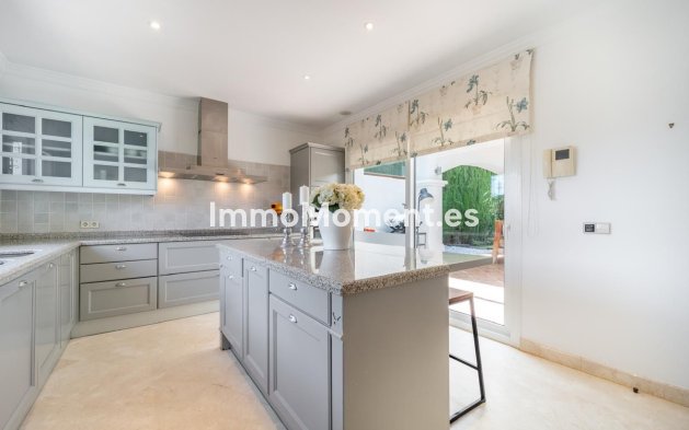 Resale - Villa - Marbella - Nueva Andalucía