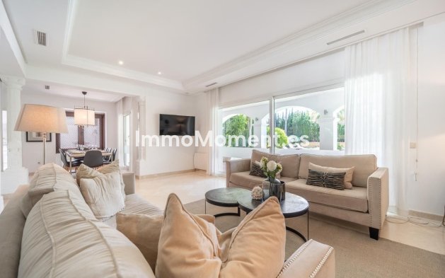 Resale - Villa - Marbella - Nueva Andalucía