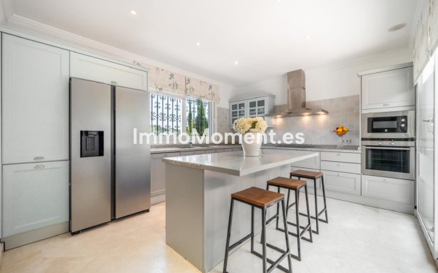 Resale - Villa - Marbella - Nueva Andalucía